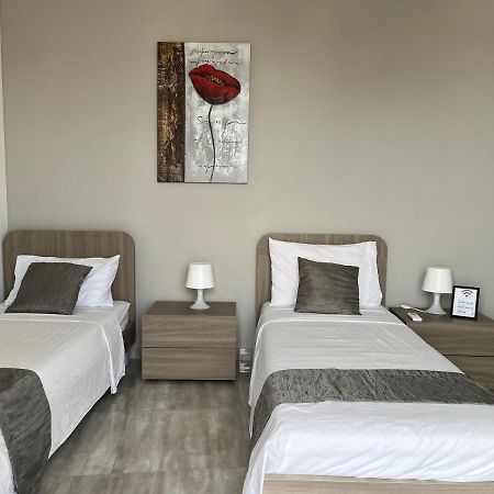 F10 Room 3, Private Room Two Single Beds Shared Bathroom In Shared Flat 음시다 외부 사진