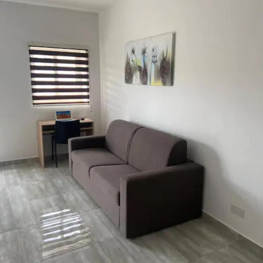 F10 Room 3, Private Room Two Single Beds Shared Bathroom In Shared Flat 음시다 외부 사진