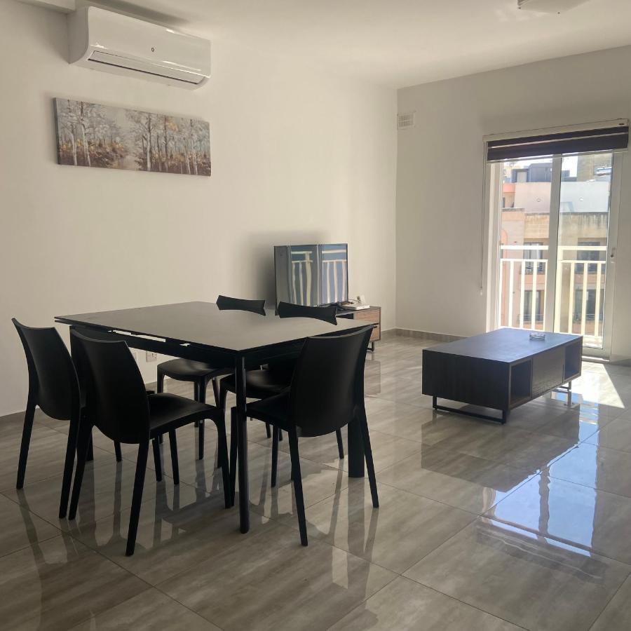 F10 Room 3, Private Room Two Single Beds Shared Bathroom In Shared Flat 음시다 외부 사진