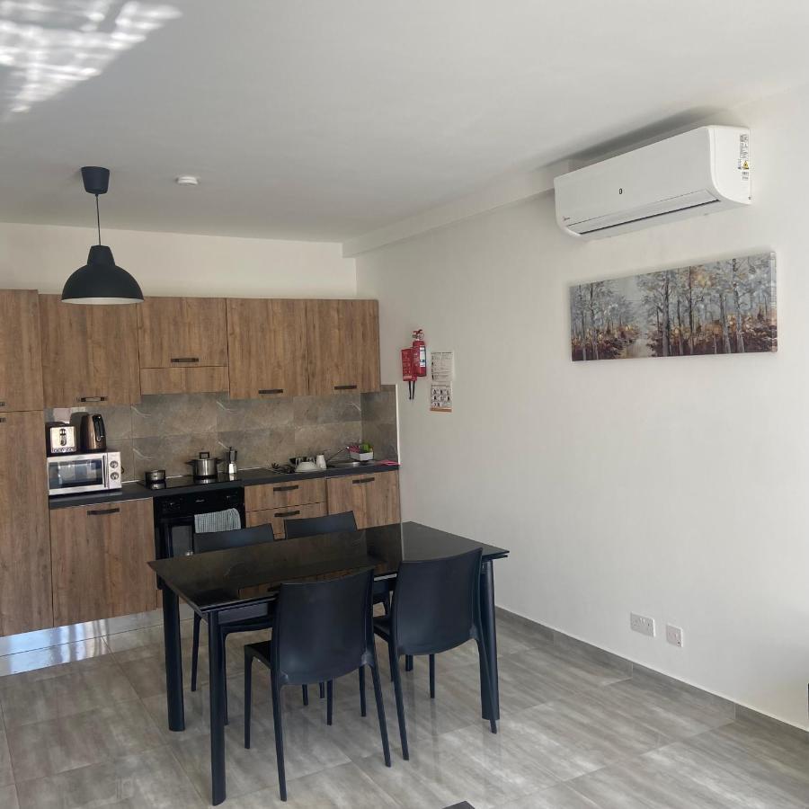 F10 Room 3, Private Room Two Single Beds Shared Bathroom In Shared Flat 음시다 외부 사진